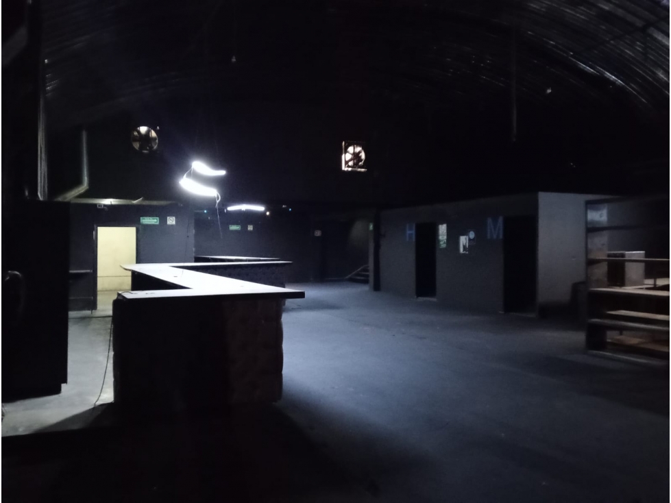 BODEGA CON OFICINAS EN PLAZA DORADA - 2