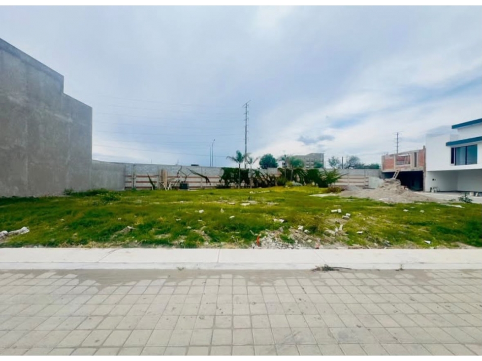 VENTA DE LOTE EN FRACCIONAMIENTO CERCA DE EXPLANADA - 4