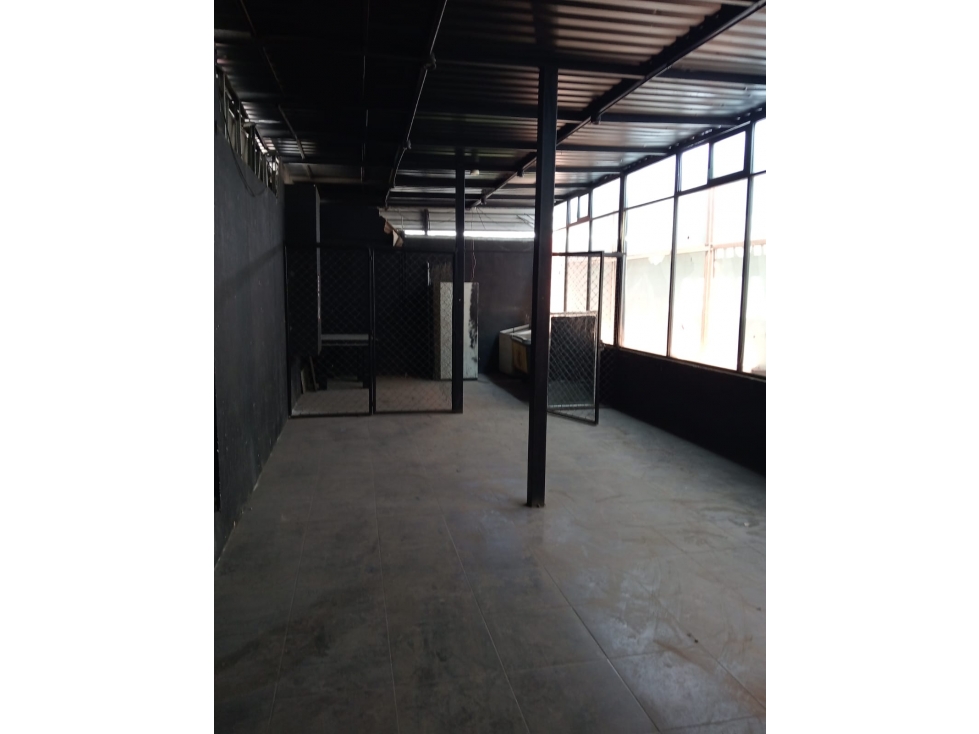 BODEGA CON OFICINAS EN PLAZA DORADA - 6
