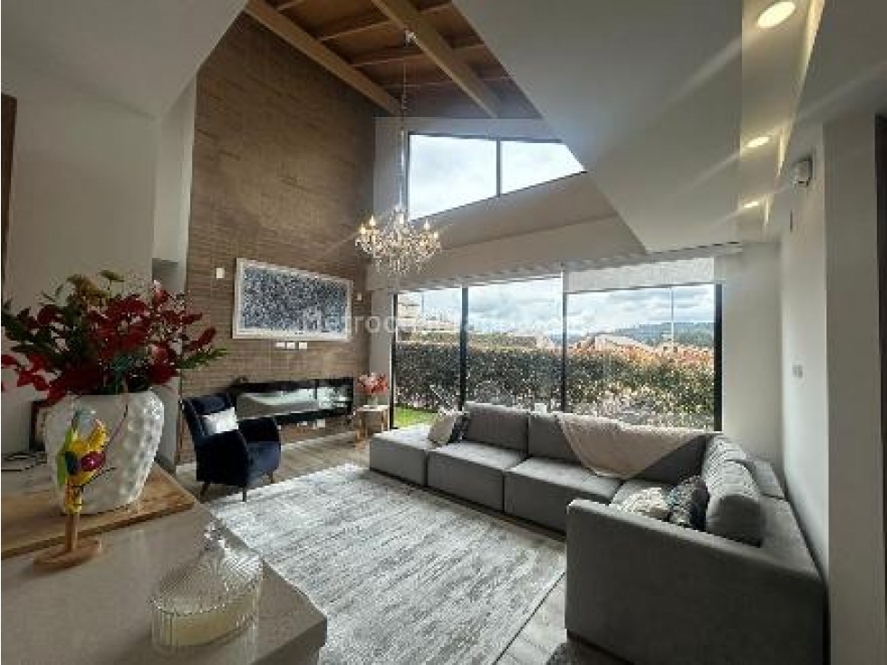 SE VENDE HERMOSA CASA EN CAJICA