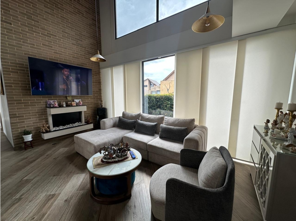 SE VENDE HERMOSA CASA EN CAJICA