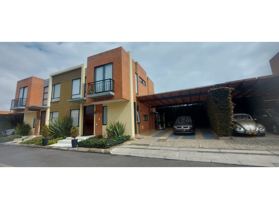 VENDO HERMOSA CASA EN CAJICA