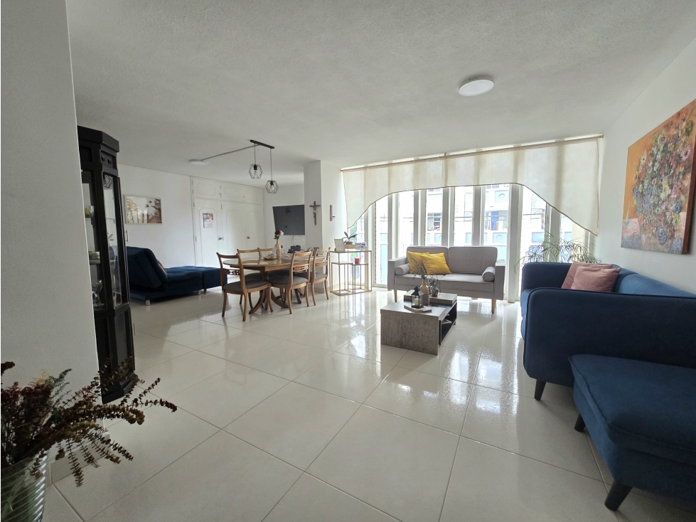 VENDO APARTAMENTO REMODELADO EN BOSTON MEDELLIN