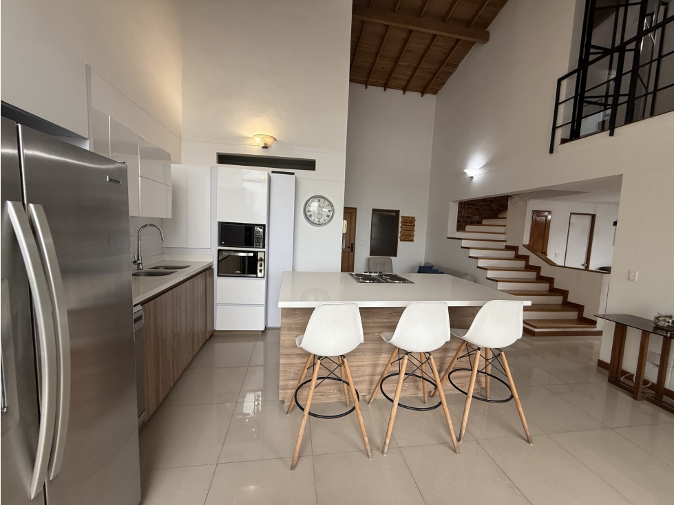 SE ARRIENDA AMOBLADO DUPLEX EN LAURELES ESTADIO MEDELLIN