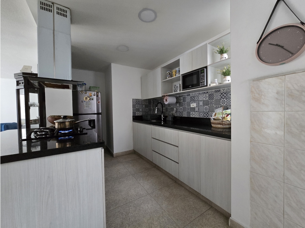 VENDO APARTAMENTO REMODELADO EN BOSTON MEDELLIN — foto 4