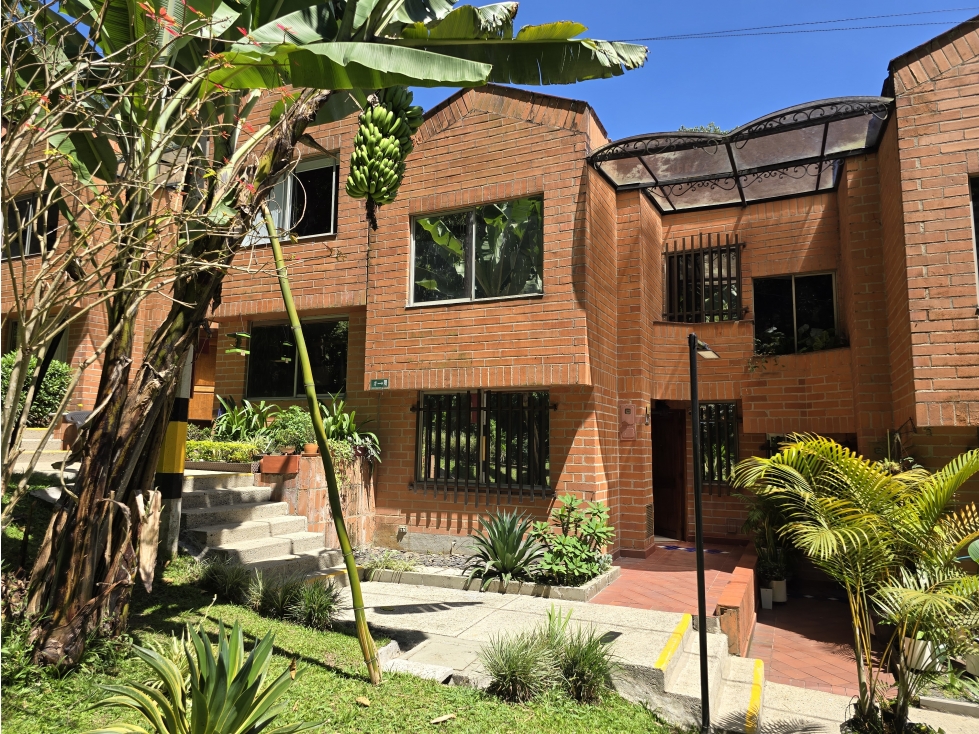 VENDO CASA UNIFAMILIAR EN EL TRIANON ENVIGADO