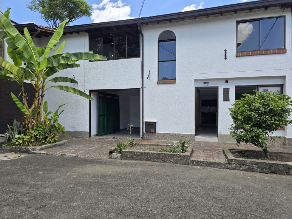 VENDO CASA DE 186M2 PARA REMODELAR EN ENVIGADO