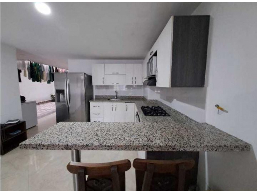 VENDO APARTAMENTO EN LA AMERICA