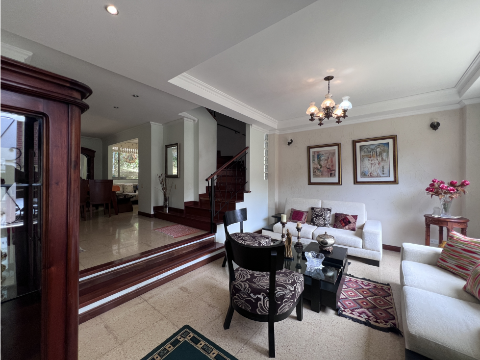 VENDO CASA UNIFAMILIAR EN SABANETA ALCAZARES