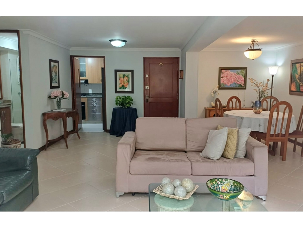 SE VENDE APARTAMENTO EN CASTROPOL EL POBLADO — foto 2
