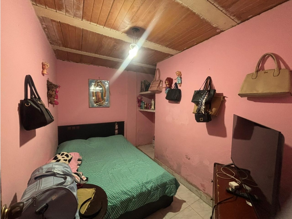 VENTA DE CASA CON PISOS INDEPENDIENTES EN LOS 2500 LOTES — foto 5