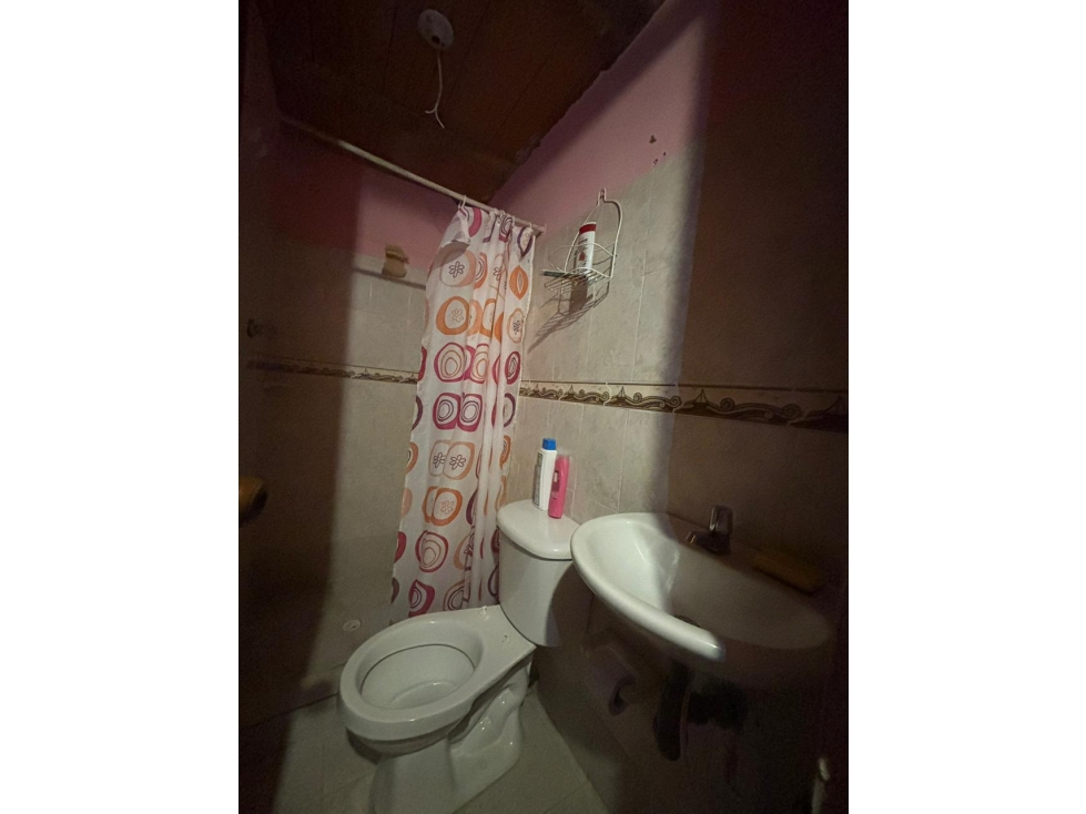 VENTA DE CASA CON PISOS INDEPENDIENTES EN LOS 2500 LOTES — foto 6