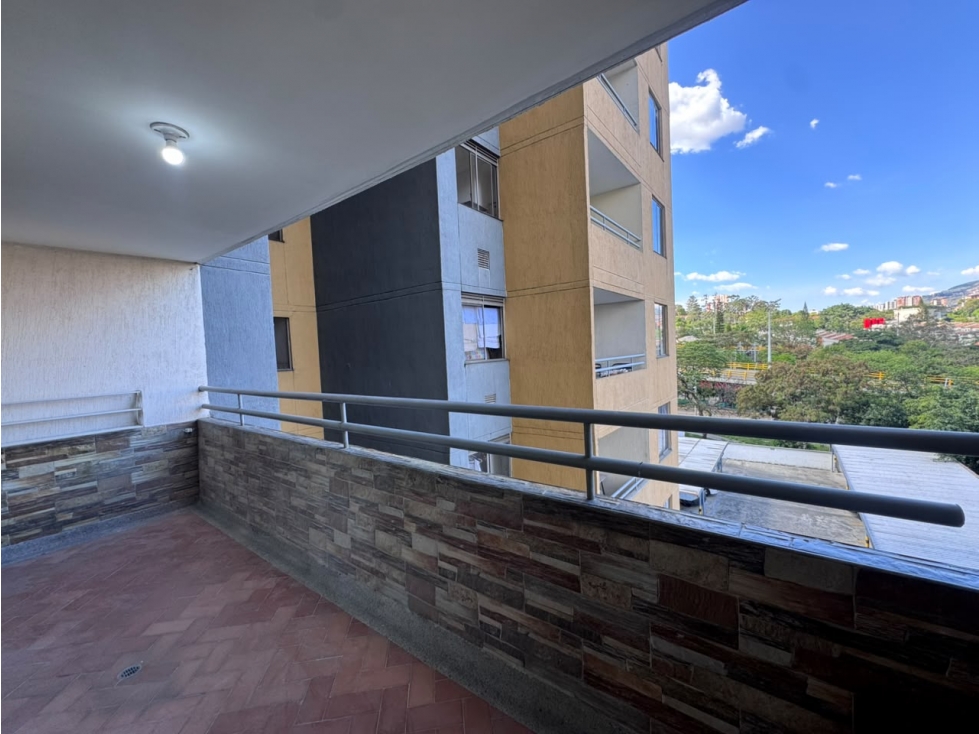 VENTA APARTAMENTO EN LOS COLORES UBICACION PRIVILEGIADA — foto 2