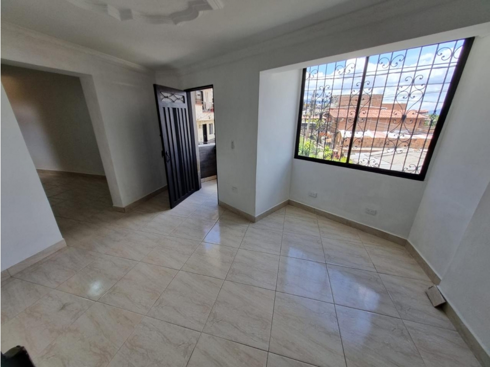 VENTA DE AMPLIO APARTAMENTO EN MANRIQUE