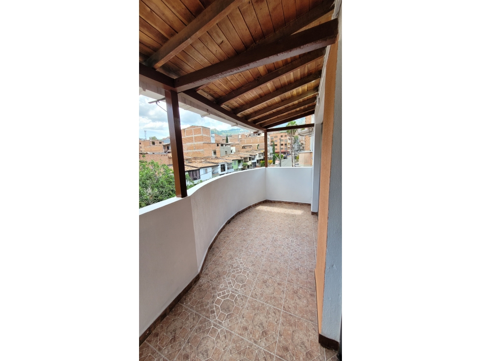 VENTA DE CASA, PROPIEDAD HORIZONTAL, LA CABAÑITA, BELLO