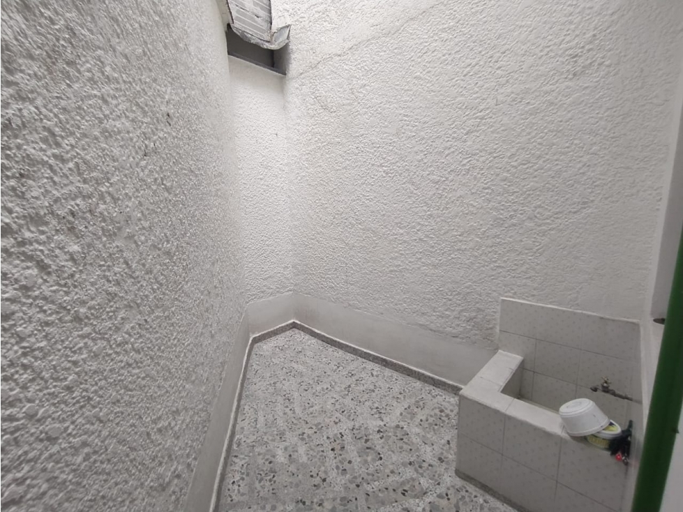 CASA EN SABANETA - UNA CUADRA ARRIBA DEL PARQUE — foto 6