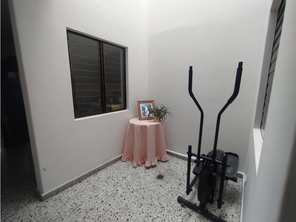 CASA EN SABANETA - UNA CUADRA ARRIBA DEL PARQUE — foto 3