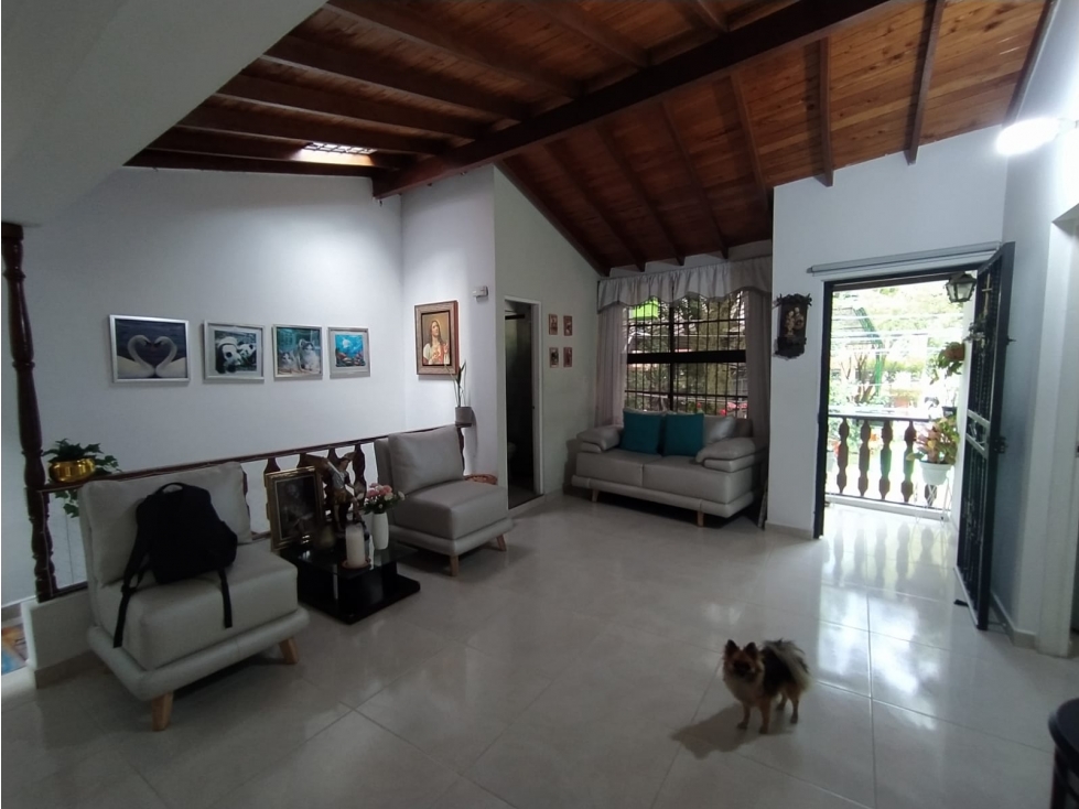 VENTA APARTAMENTO SEGUNDO PISO ENVIGADO