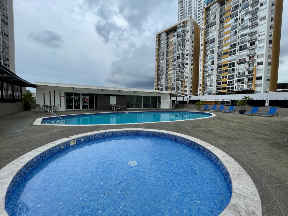 Venta de Apartamento con Línea Blanca en PH Aviñon, El Bosque