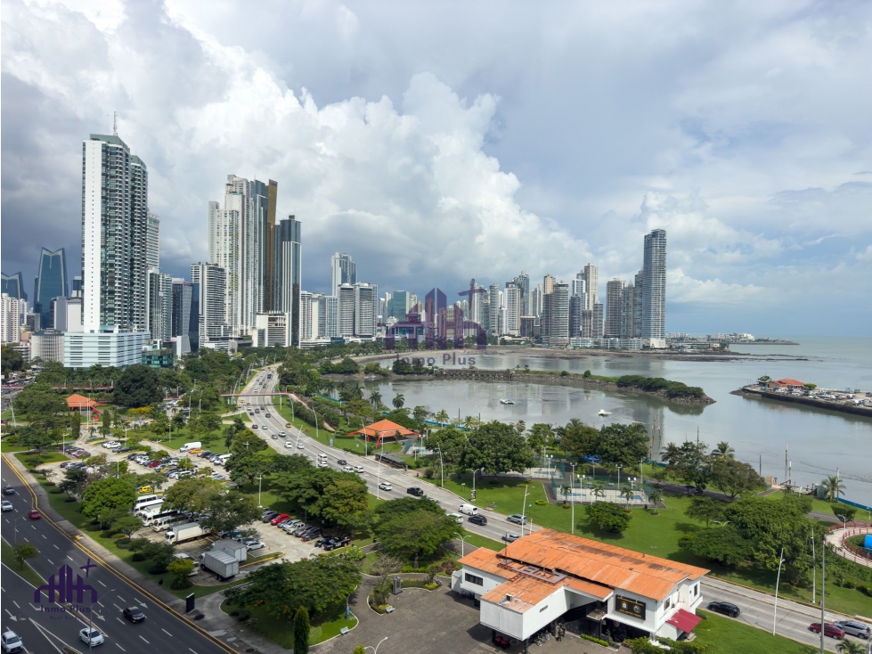 Se Vende Apartamento con Vista al Mar y Amueblado en Avenida Balboa