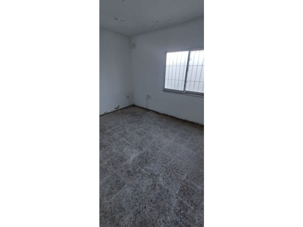 Oportunidad! Casa a refaccionar con terreno Amplio! - 2