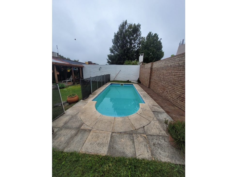 En Venta! B° Poeta Lugones, Hermosa Casa C/pileta — foto 3