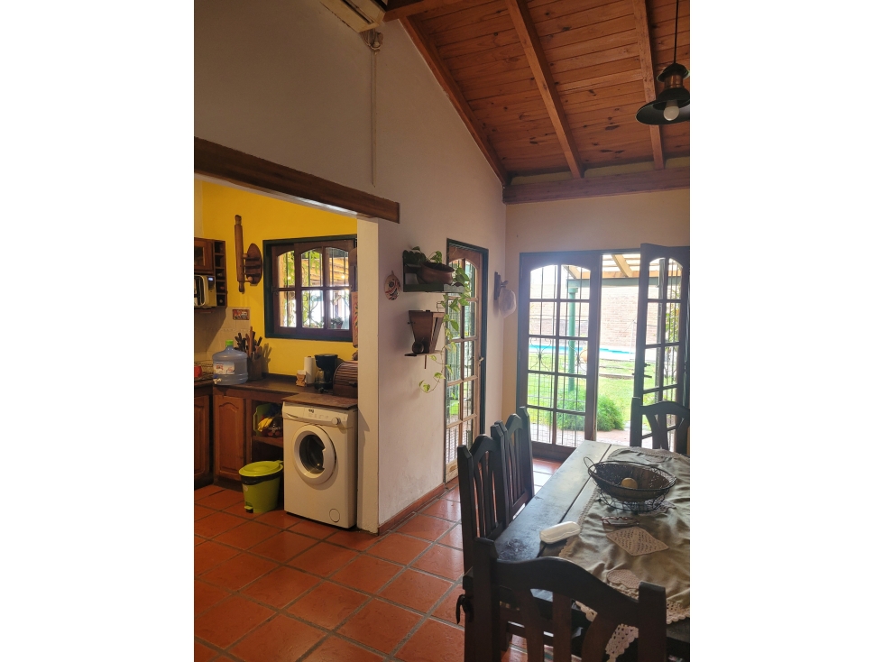 En Venta! B° Poeta Lugones, Hermosa Casa C/pileta — foto 4