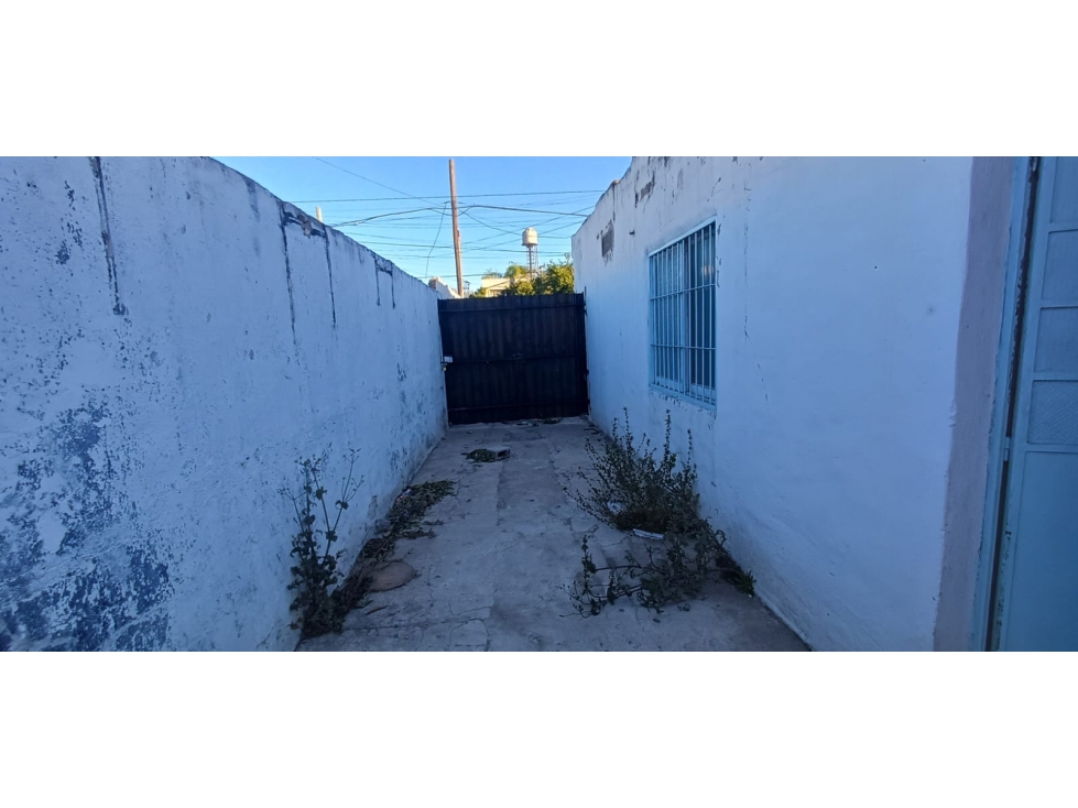Oportunidad! Casa a refaccionar con terreno Amplio! - 4