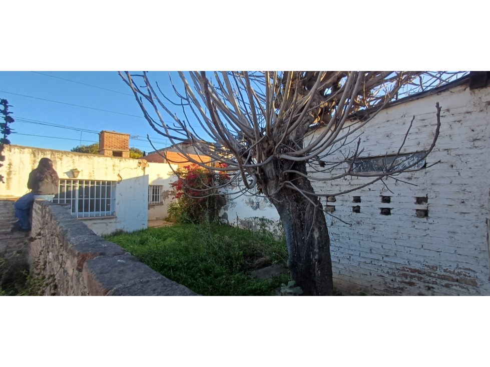 Oportunidad! Casa a refaccionar con terreno Amplio! - 5