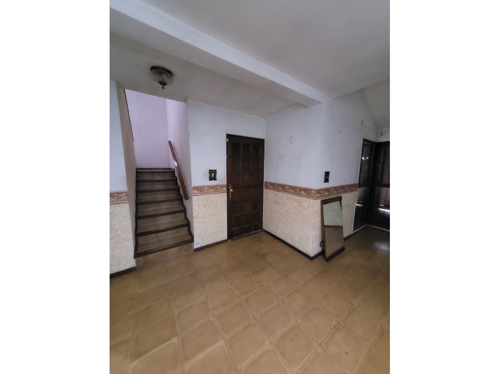 Oportunidad! Imponente Casa a Refaccionar en B° Poeta Lugones - 6