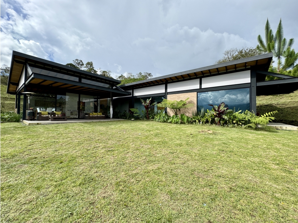 CASA CAMPESTRE 288 m² - EN MONTE SERENO REFUGIO