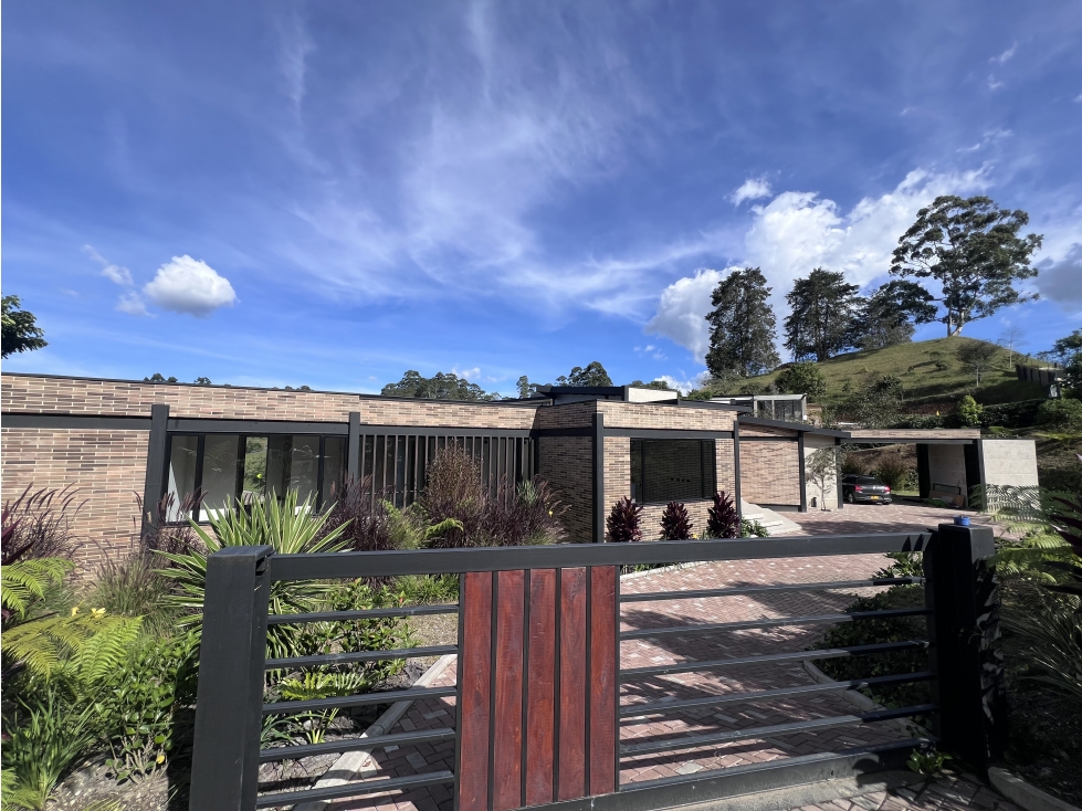 CASA CAMPESTRE 460 m² - MONTE SERENO REFUGIO