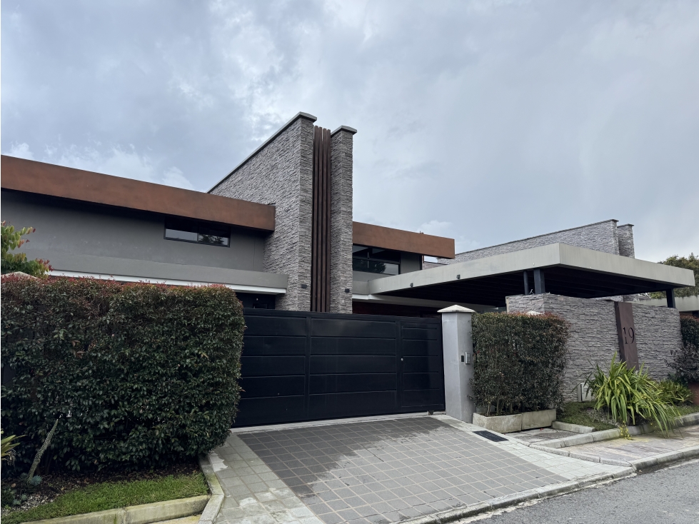 CASA CAMPESTRE EN LLANOGRANDE
