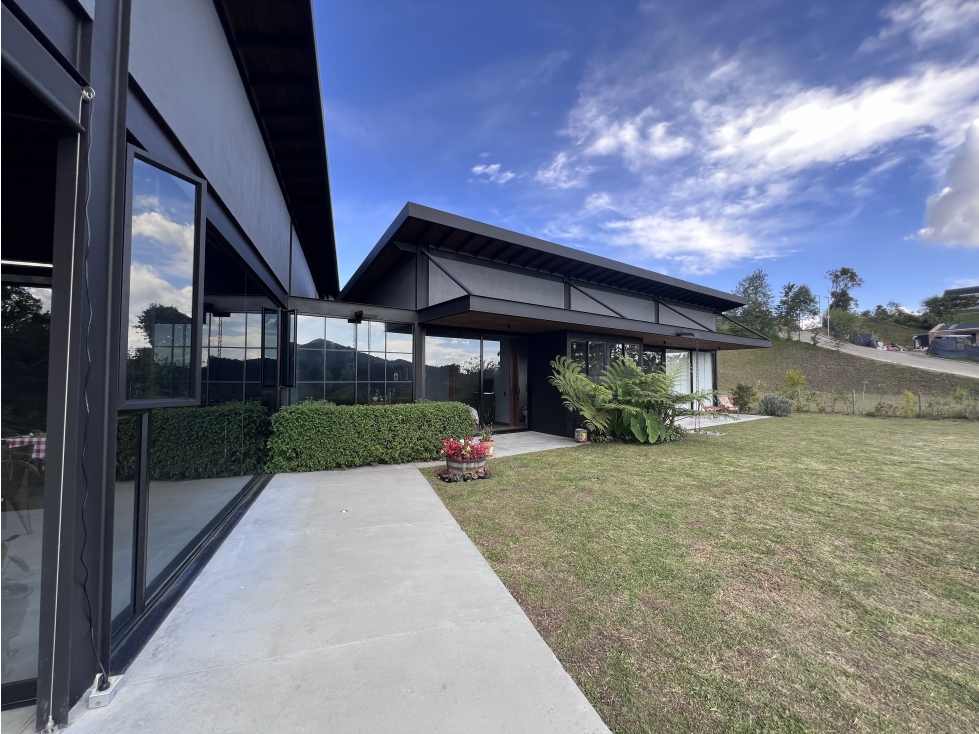 CASA CAMPESTRE 336 m² - MONTE SERENO REFUGIO