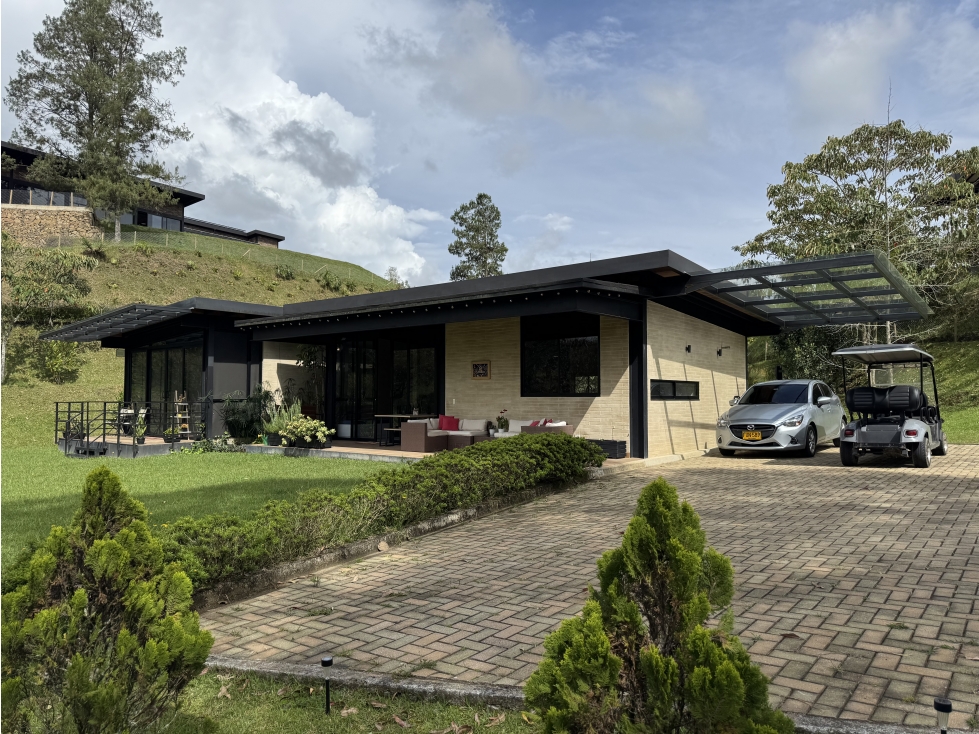 EXCLUSIVA CASA CAMPESTRE EN MONTE SERENO REFUGIO