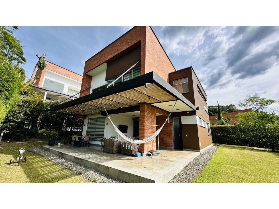 LUJOSA CASA EN ENVIGADO-FIORE
