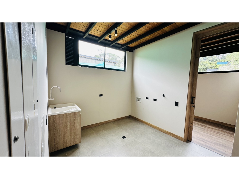 LUJOSA CASA CAMPESTRE EN EL RETIRO-MONTE SERENO REFUGIO — foto 5