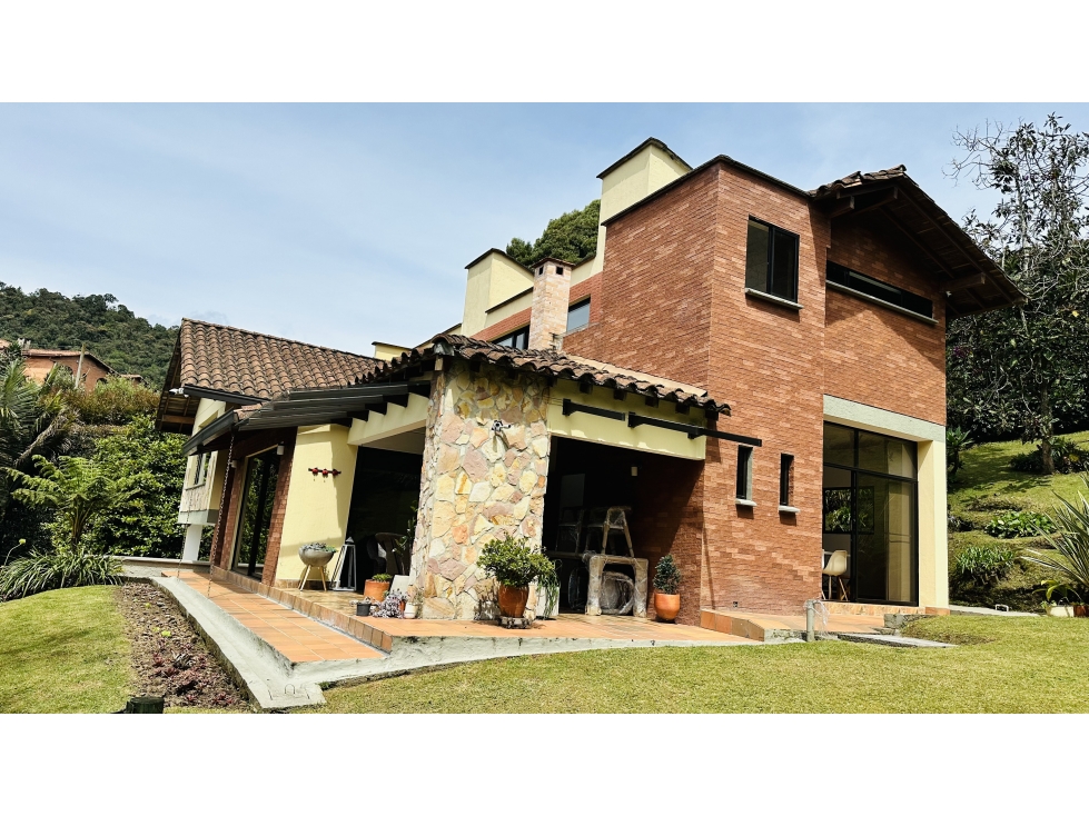 CASA CAMPESTRE EN ALTOS DEL ESCOBERO