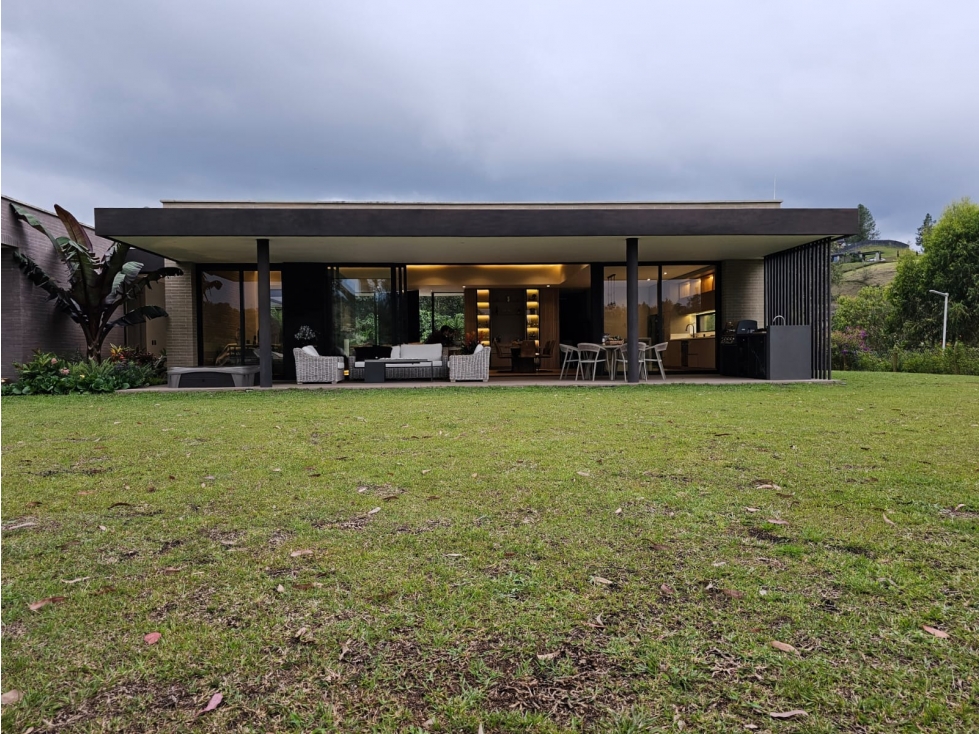 CASA CAMPESTRE 385 m² EN MONTE SERENO REFUGIO