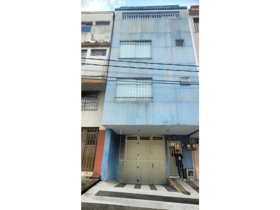Edificio de cuatro pisos para la venta en el centro de Pereira!!!