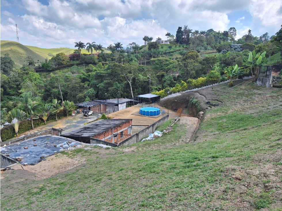 Casa campestre independiente para la venta en Condina, Pereira!!!