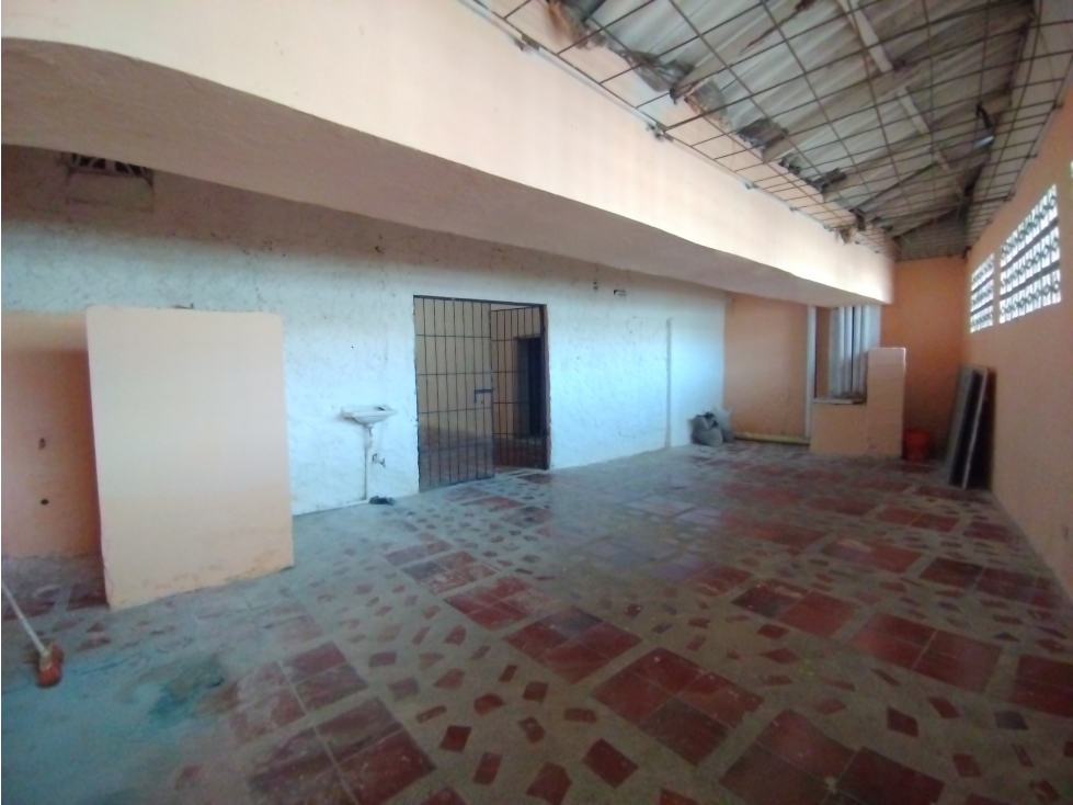 LOCAL Y OFICINAS EN ARRIENDO EN PIE DE LA POPA — foto 2