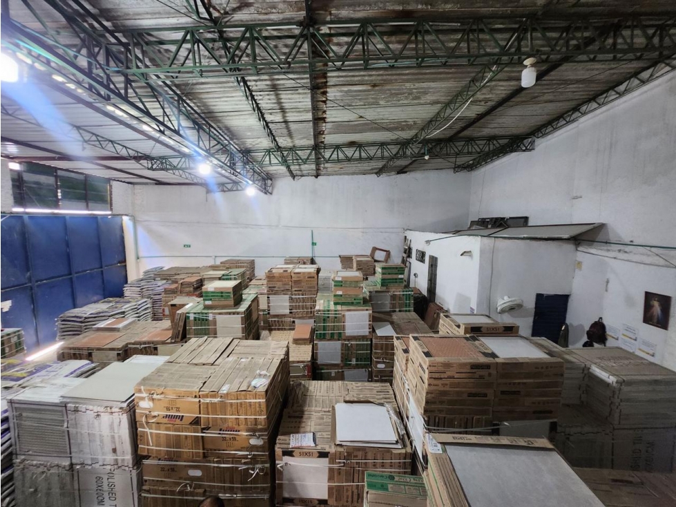 BODEGA DE 312 M2 PARA VENTA EN EL PRADO - 1