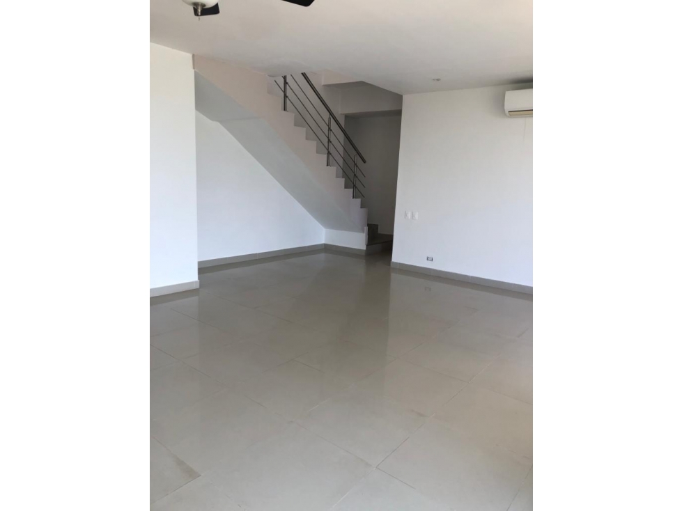 APTO DUPLEX DE 3 ALCOBAS EN LAGUNA CLUB EN VENTA — foto 5