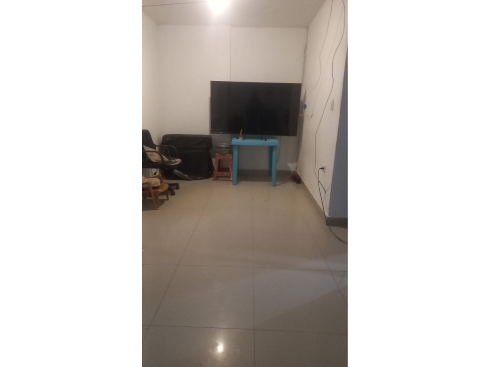 VENTA CASA DE 3 PISOS DIVIDIDA EN APTOS EN LOS CALAMARES — foto 2