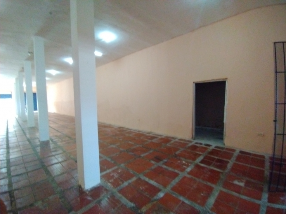LOCAL Y OFICINAS EN ARRIENDO EN PIE DE LA POPA — foto 3