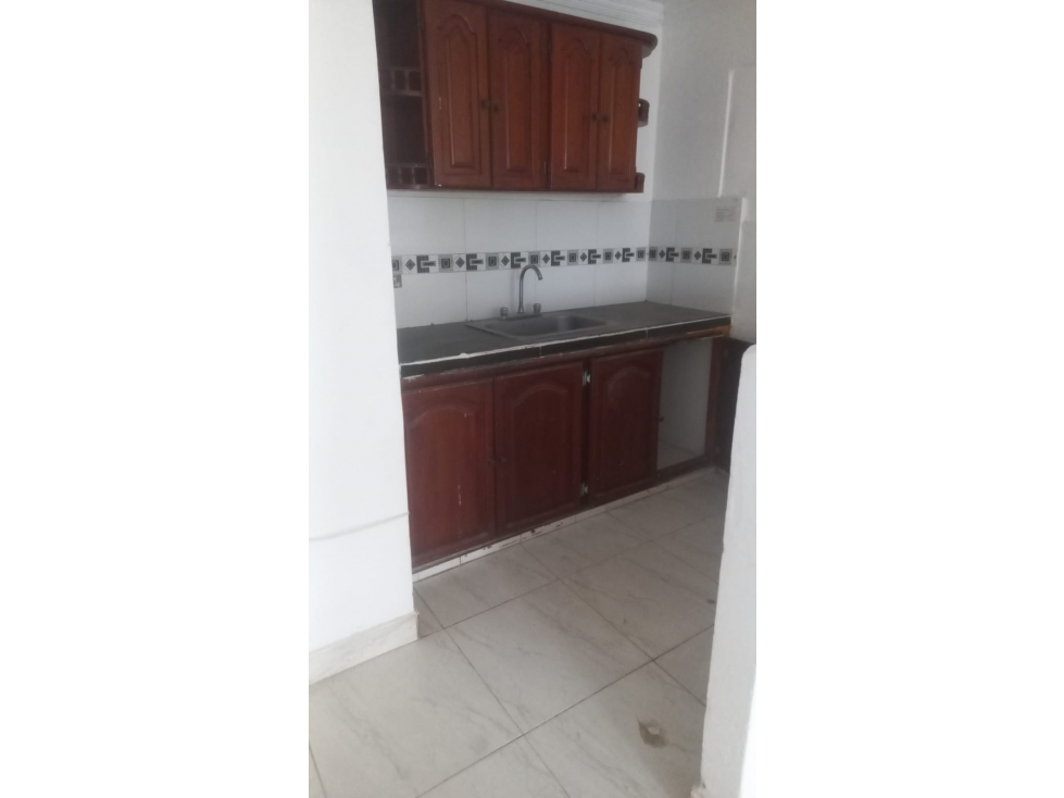 VENTA CASA DE 3 PISOS DIVIDIDA EN APTOS EN LOS CALAMARES — foto 6
