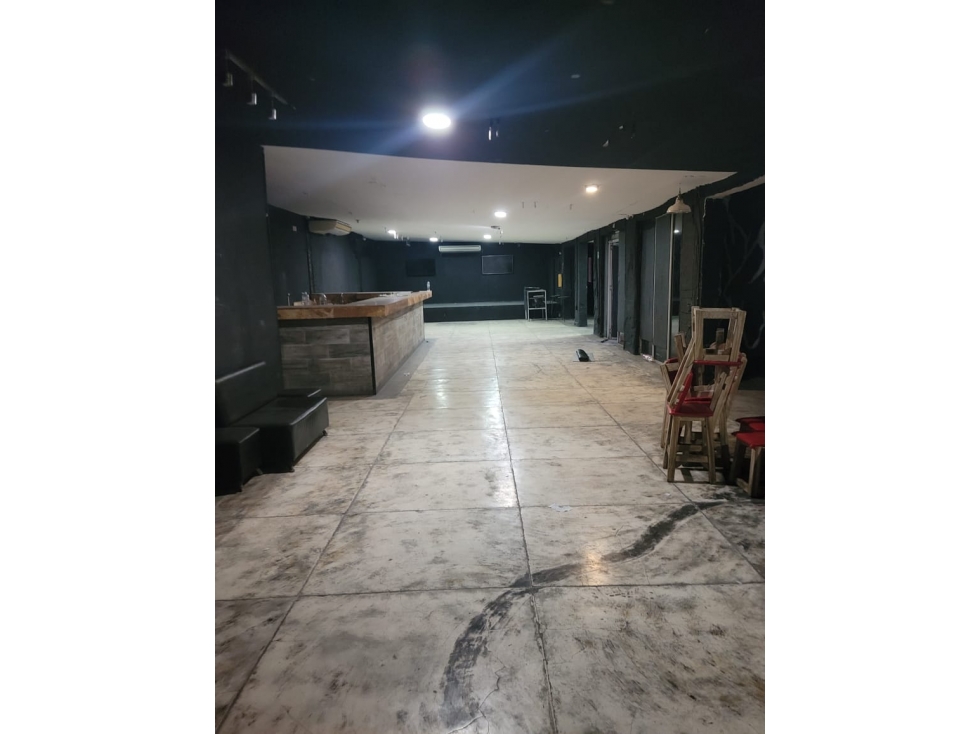 LOCAL DE 240 M2 EN LAS GAVIOTAS PARA ARRIENDO