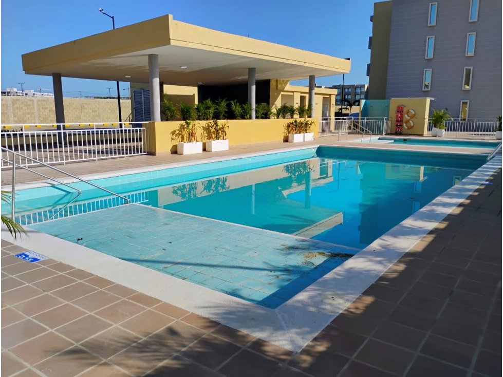 VENTA APTO DE 2 ALCOBAS AMOBLADO EN SERENA DEL MAR — foto 3
