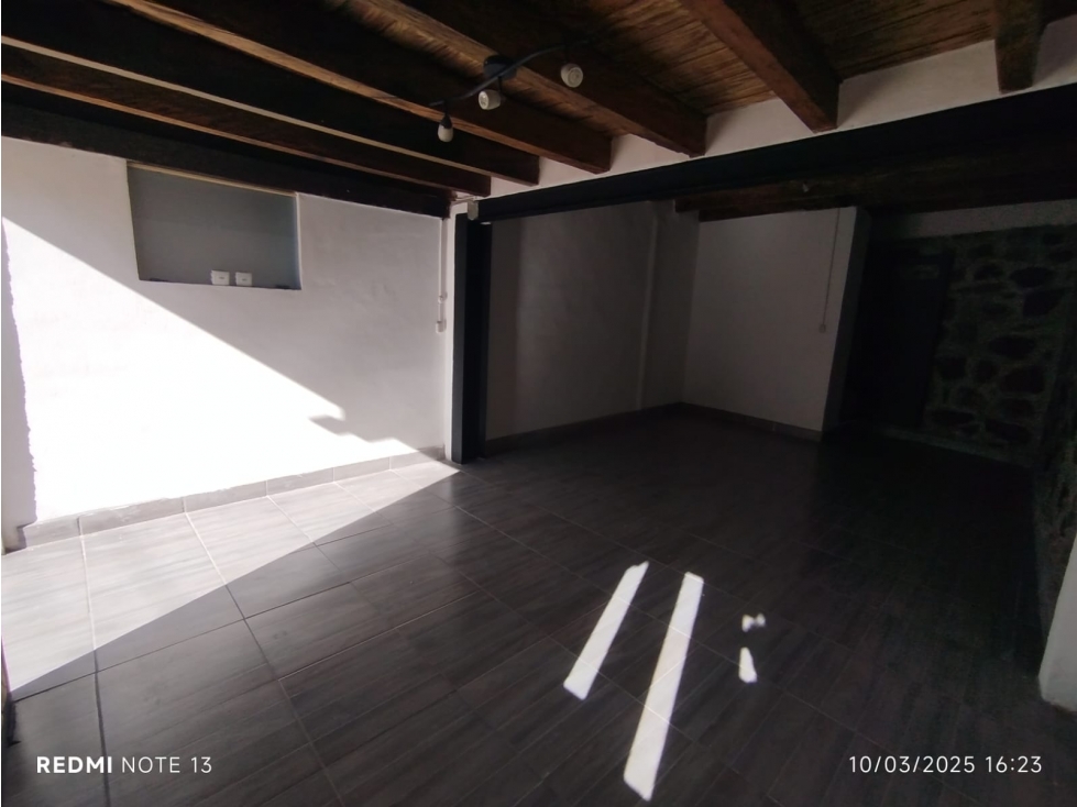 LOCAL COMERCIAL EN CASAS VIEJAS - 2
